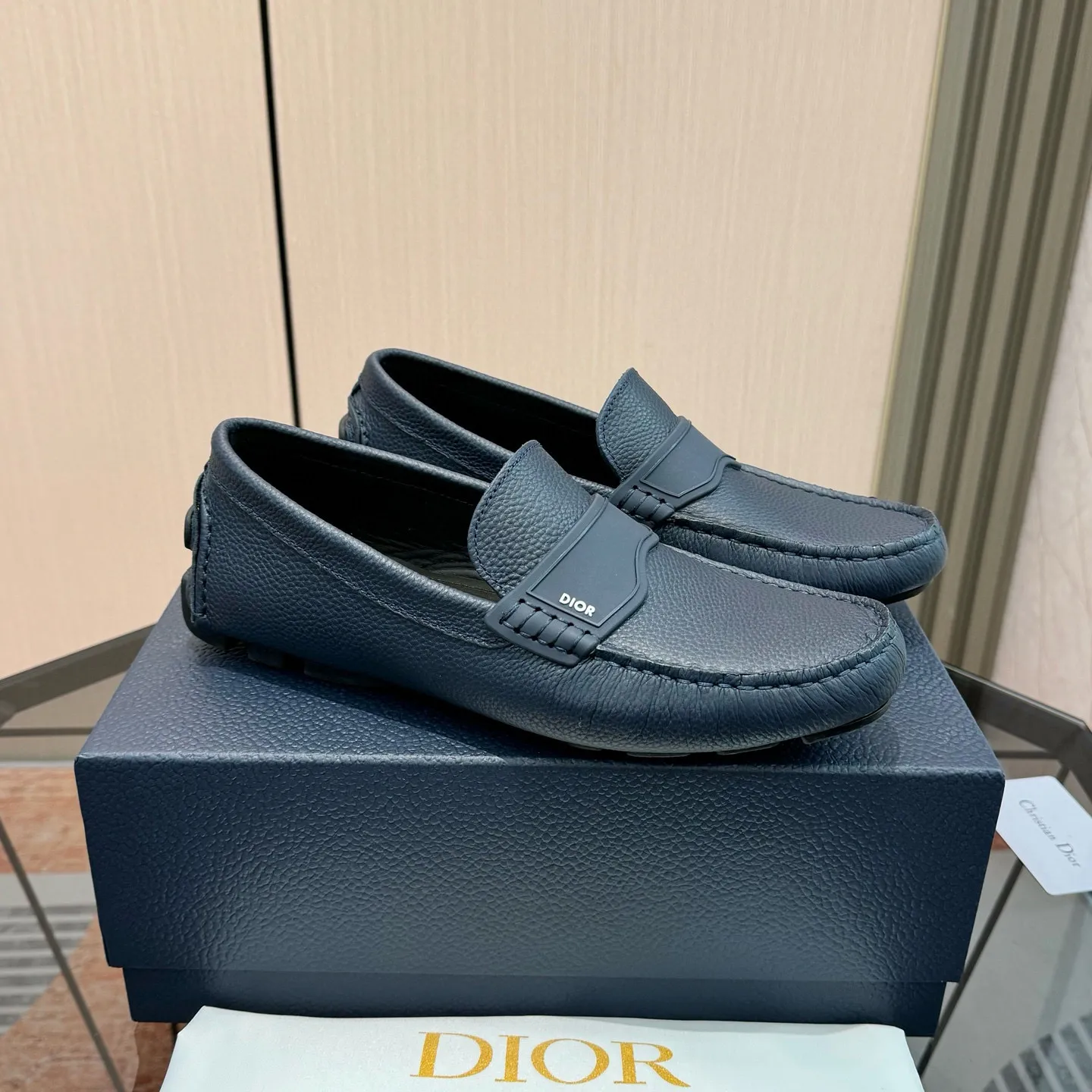 Men's shoes: 580💰 (Niu Li) (Dior Doudou shoes) Exclusive new model Official website new model The upper is made of high-quality imported calf, the color is delicate, and the luxurious texture flows. Tailor-made for exquisite men, creating a noble aura. Delicate and smooth lines. Cowhide lining. Size: 38-44, 45 customized. Outdoor driving shoes for experienced drivers🚗